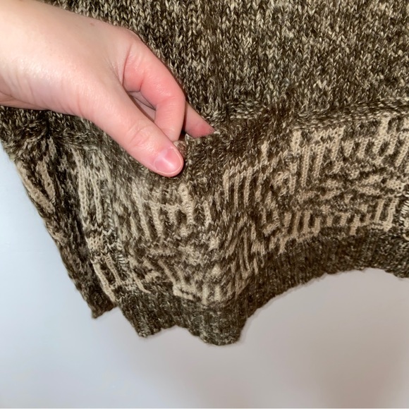 Urban Outfitters Ecote Olive and White Knit Sweater with pockets size small - Picture 2 of 5